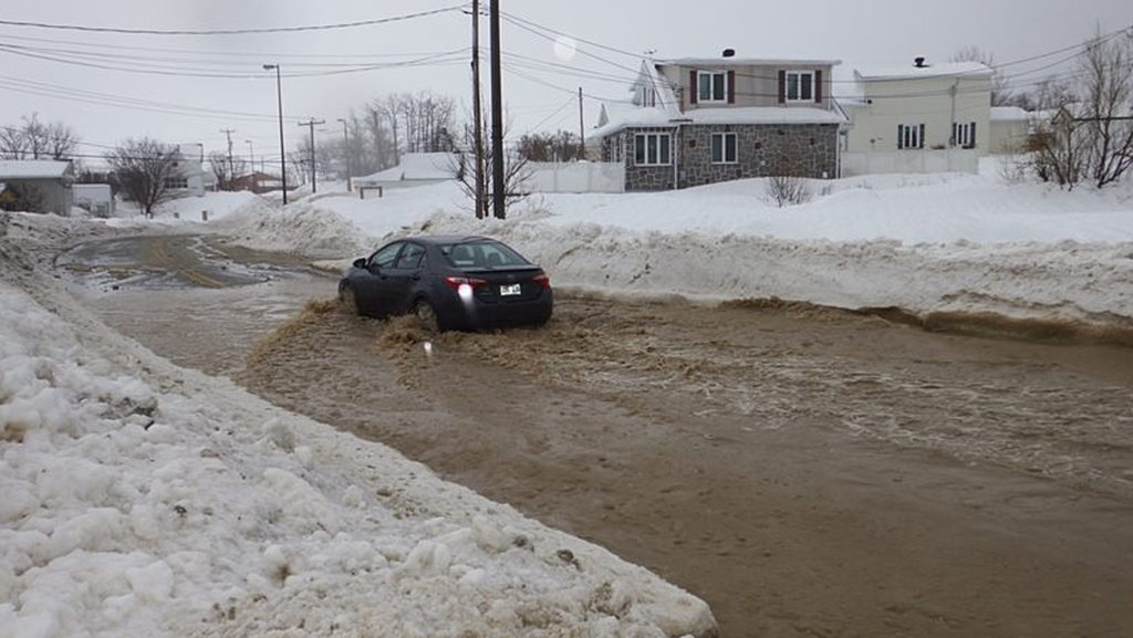Glace et inondations: le directeur général reprend la charge des travaux publics à Percé