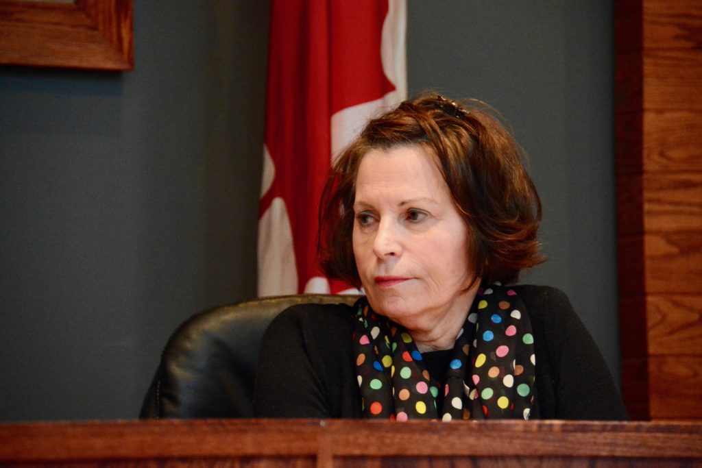 L’ex-directeur des travaux publics dépose une plainte contre Chandler